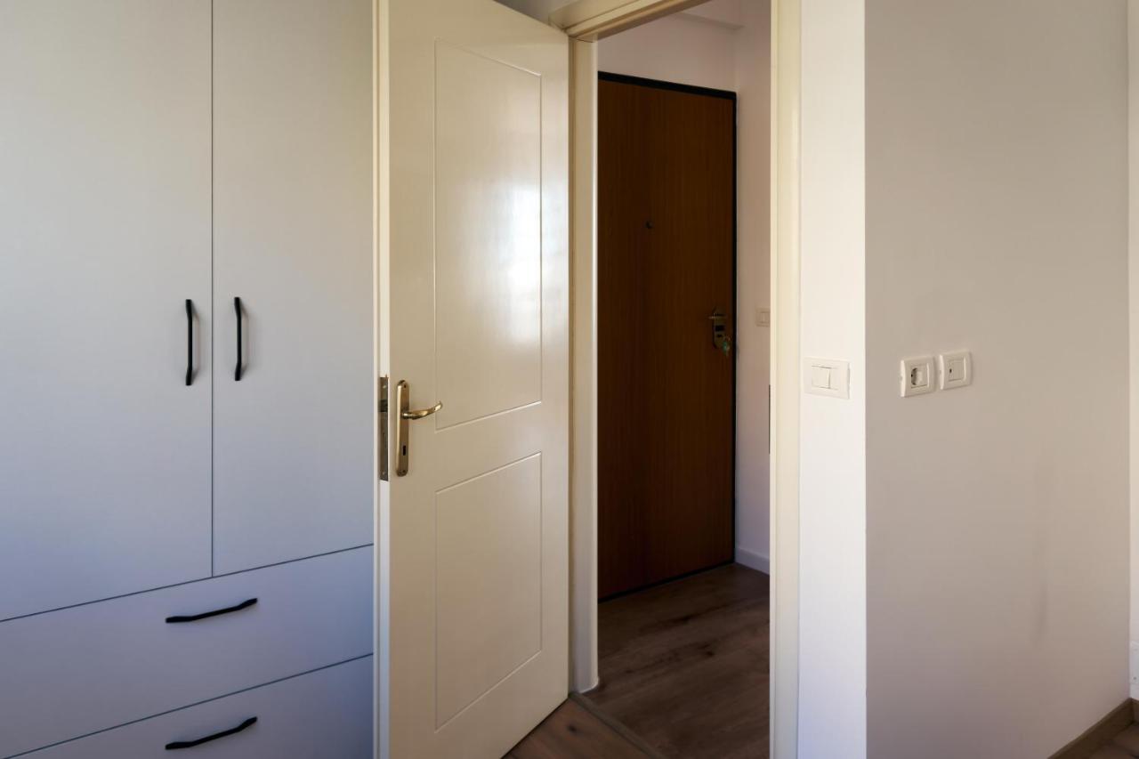 Central Beach Apartment Sarandë Buitenkant foto