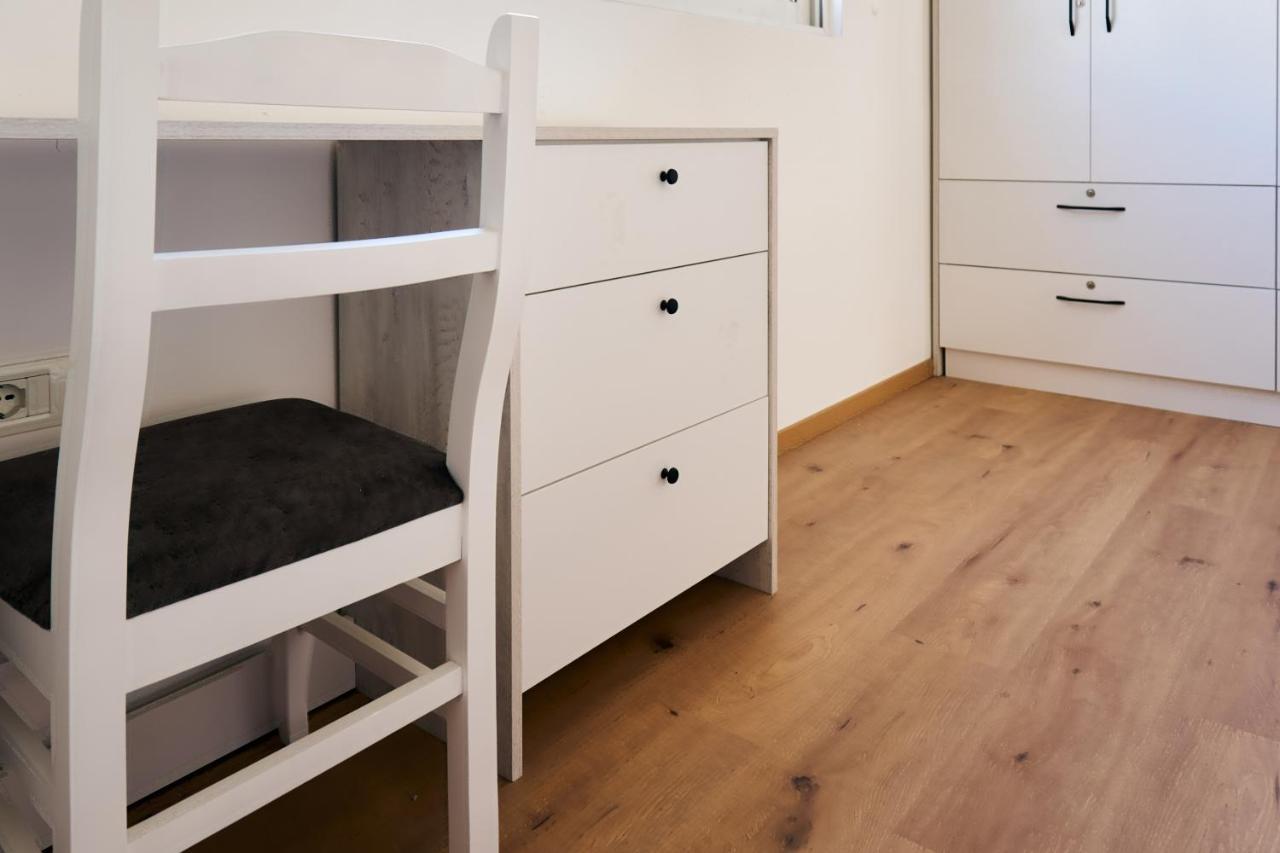 Central Beach Apartment Sarandë Buitenkant foto
