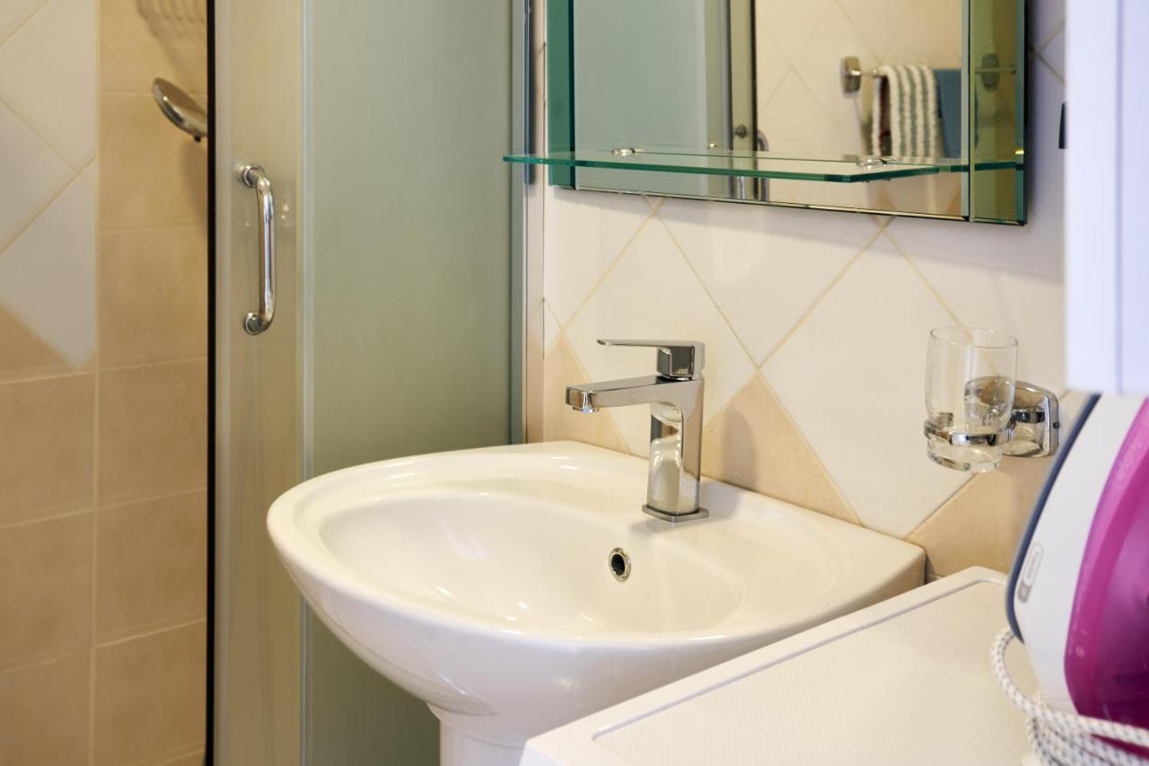 Central Beach Apartment Sarandë Buitenkant foto