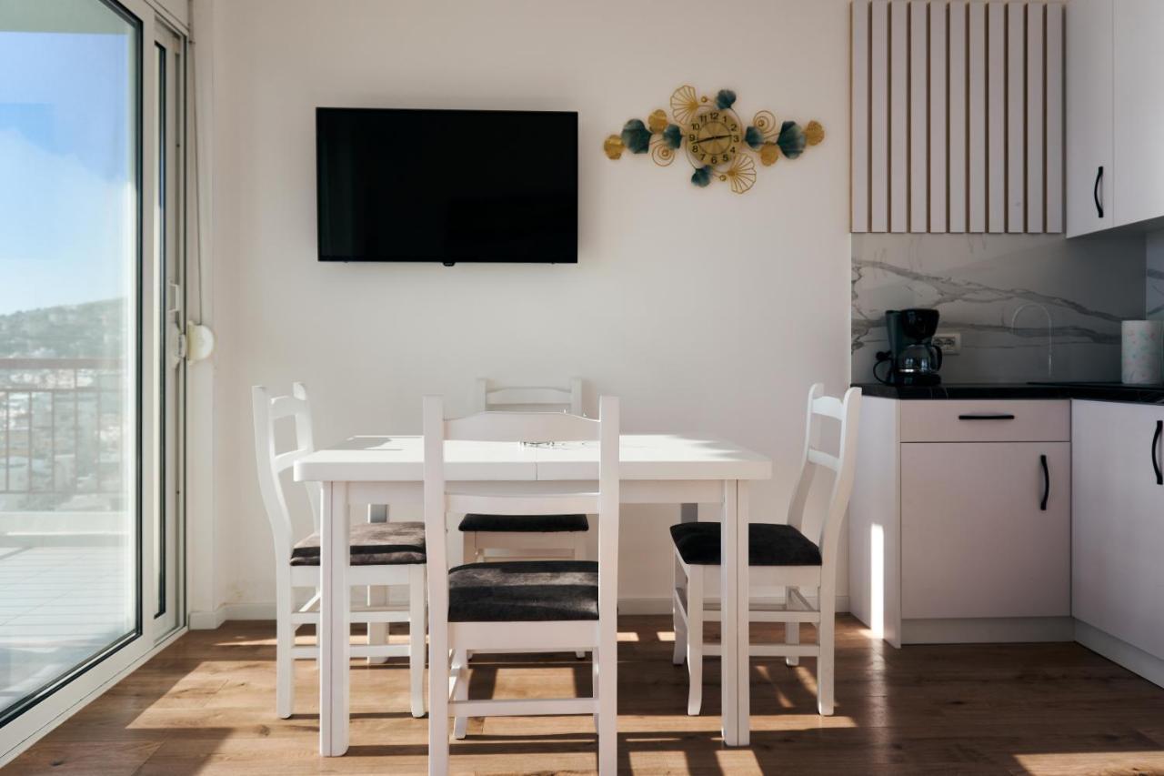 Central Beach Apartment Sarandë Buitenkant foto