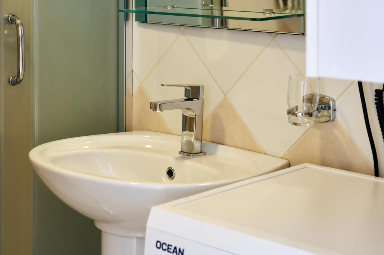 Central Beach Apartment Sarandë Buitenkant foto